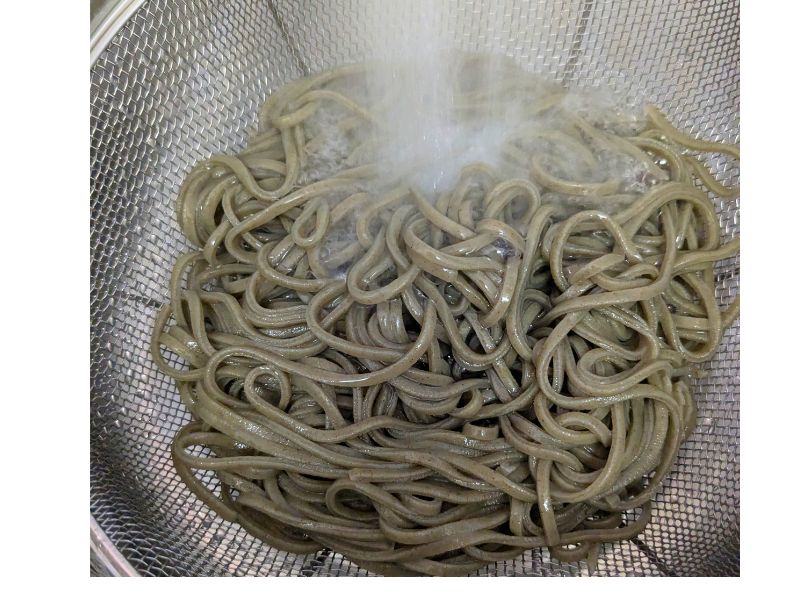 水でしめている瓦そば