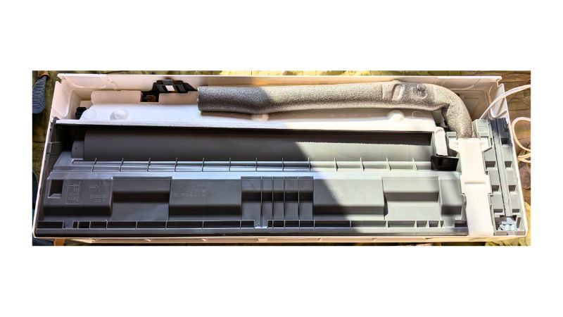 エアコン本体の裏の写真