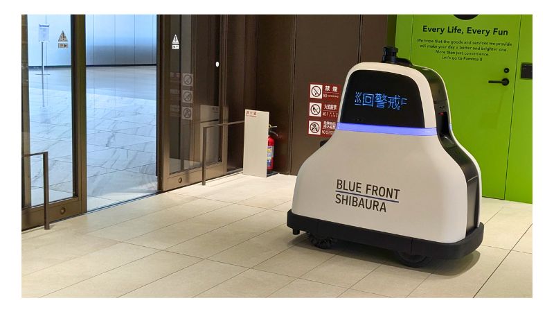 ブルーフロント芝浦を巡回するパトロールロボット